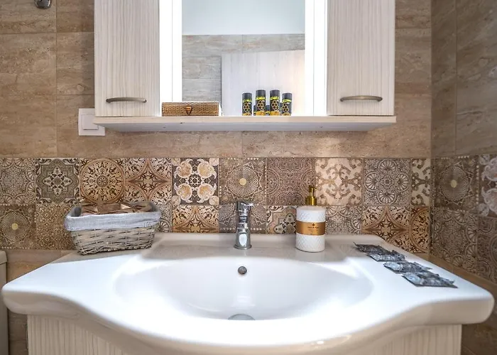 Iro And Boutique Homes Apartment