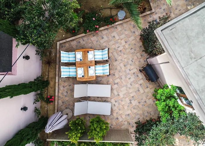 Iro And Boutique Homes *