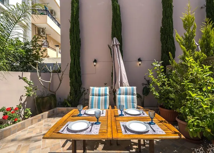 Iro And Boutique Homes Apartment