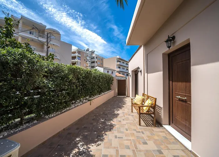 Iro And Boutique Homes Apartment