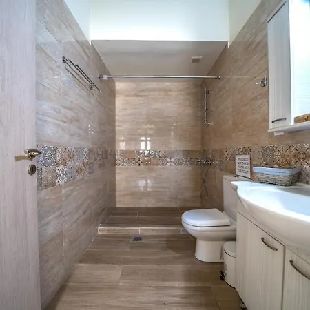 Iro And Boutique Homes شقة