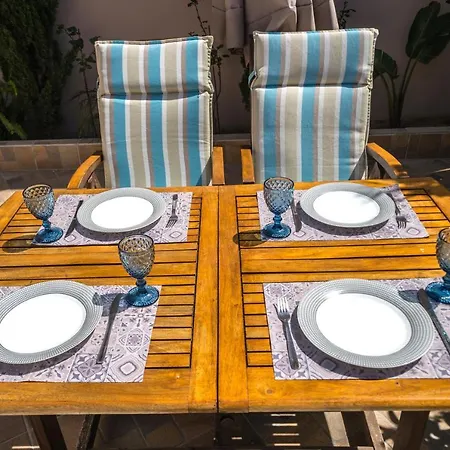 Iro And Boutique Homes Apartament