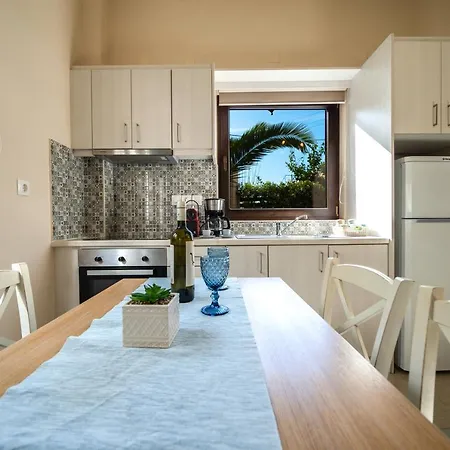 Iro And Boutique Homes شقة *